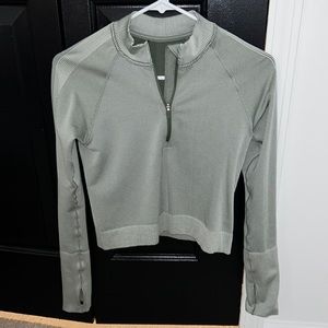 Lululemon cropped 1/4 zip
